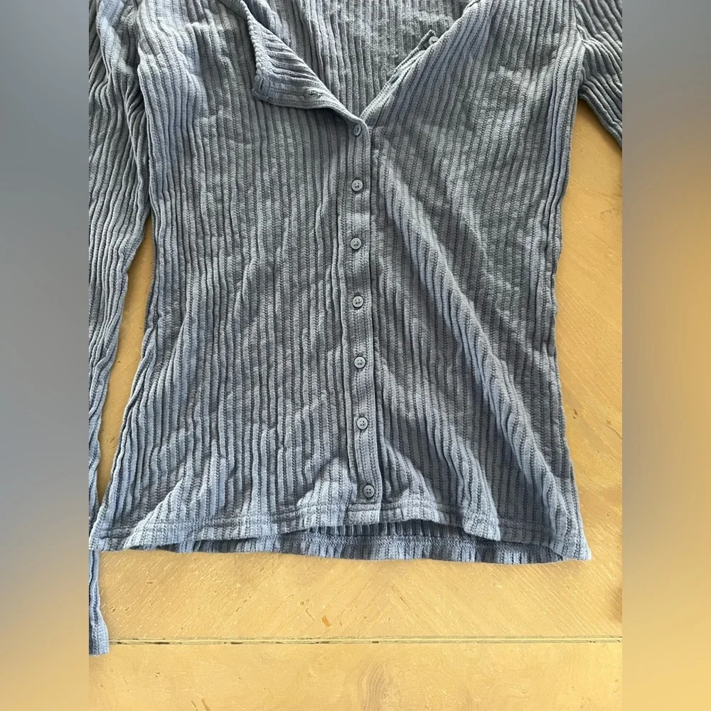 GAP Light Blue Ribbed Button-Front Long Sleeve Top - Picture 3 of 5